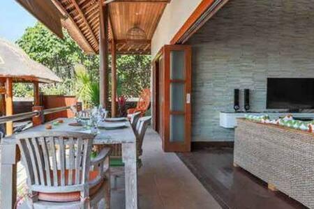 Villa Agung Lembongan Exterior photo