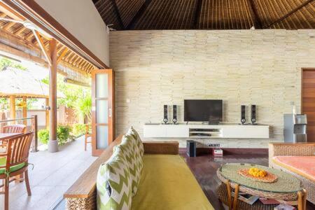 Villa Agung Lembongan Exterior photo